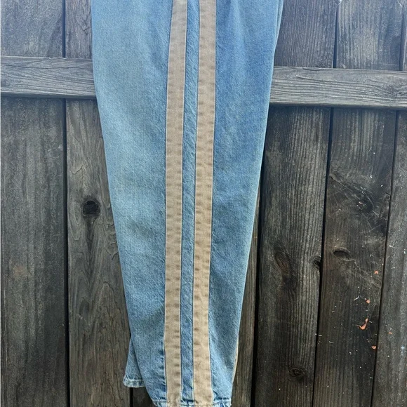 We The Free Relaxed Blue and Tan Jeans - Picture 7 of 9